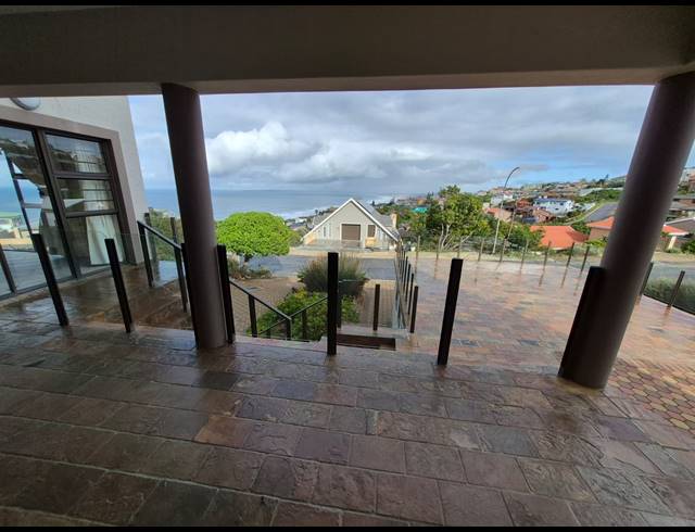 4 BEDROOM HOUSE FOR SALE IN DANA BAY